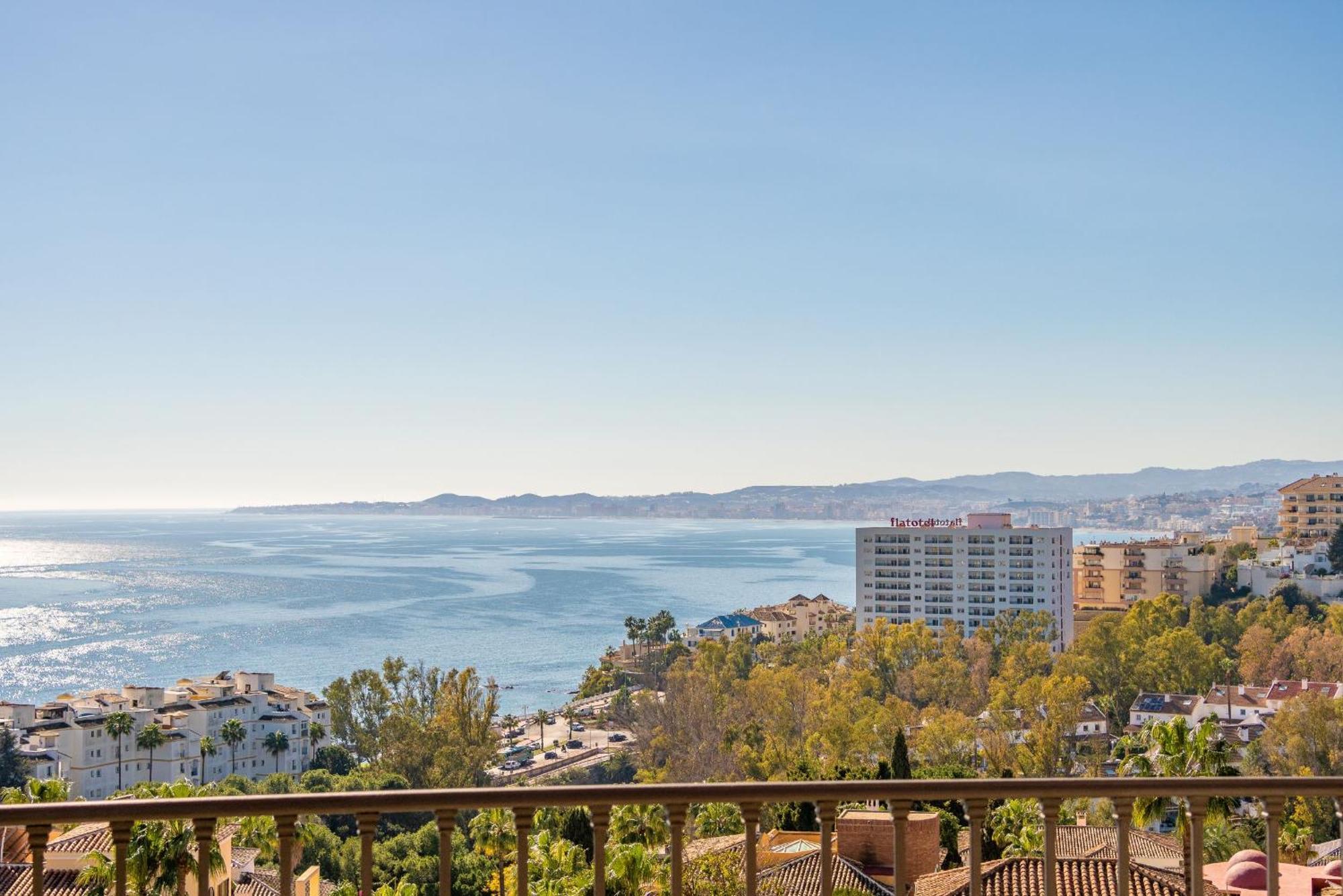 Beachside Villa With Panoramic Sea Views Benalmádena Exterior foto